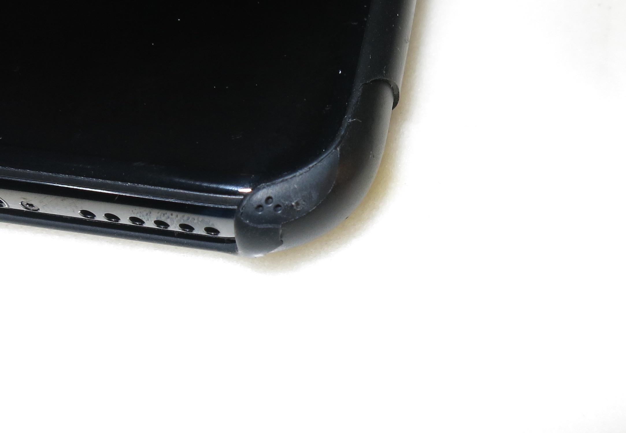 apple iphone silicone case coming apart